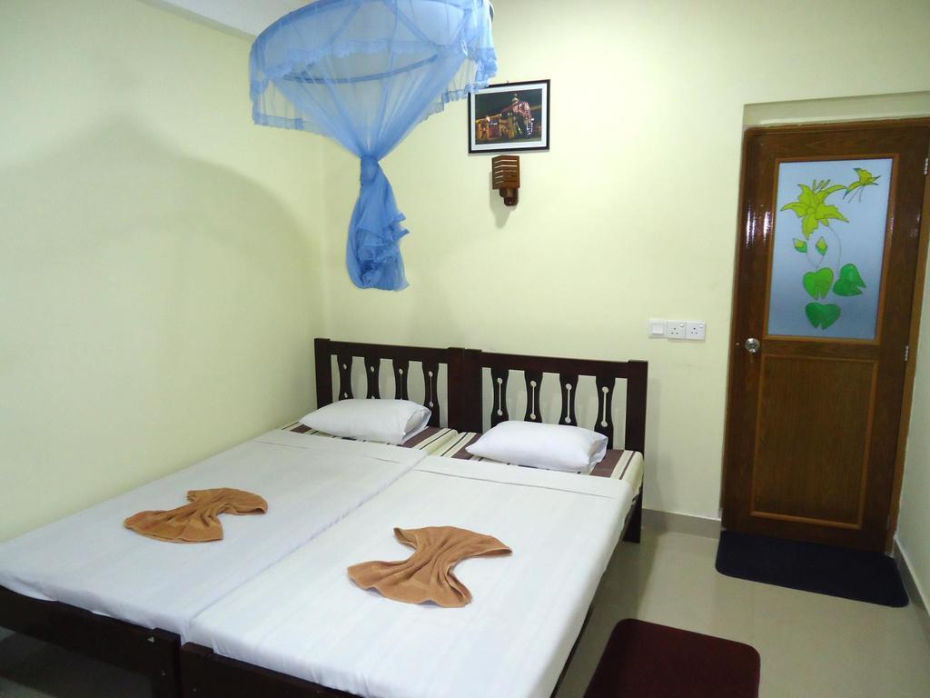 Green Woods Guest Kandy Phòng bức ảnh